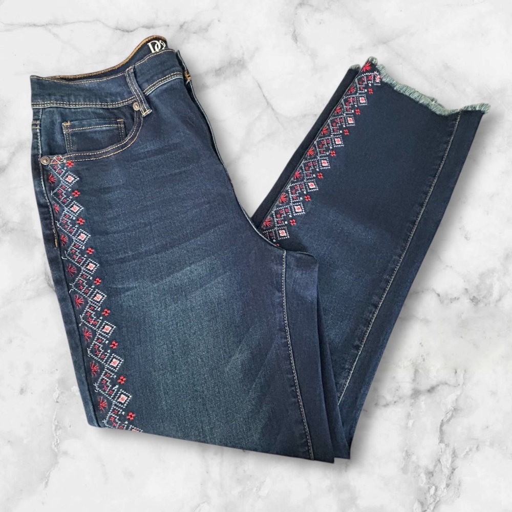 DG2 Diane Gilman New Classic Stretch Blue Denim Embroidered Ankle Jeans Size 10 - Picture 3 of 16